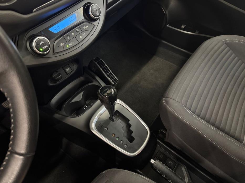 TOYOTA Yaris 2019