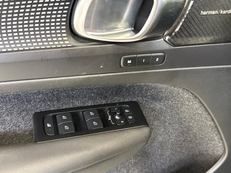 VOLVO XC40 2022
