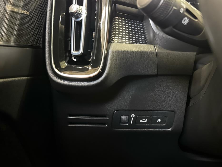 VOLVO XC40 2022