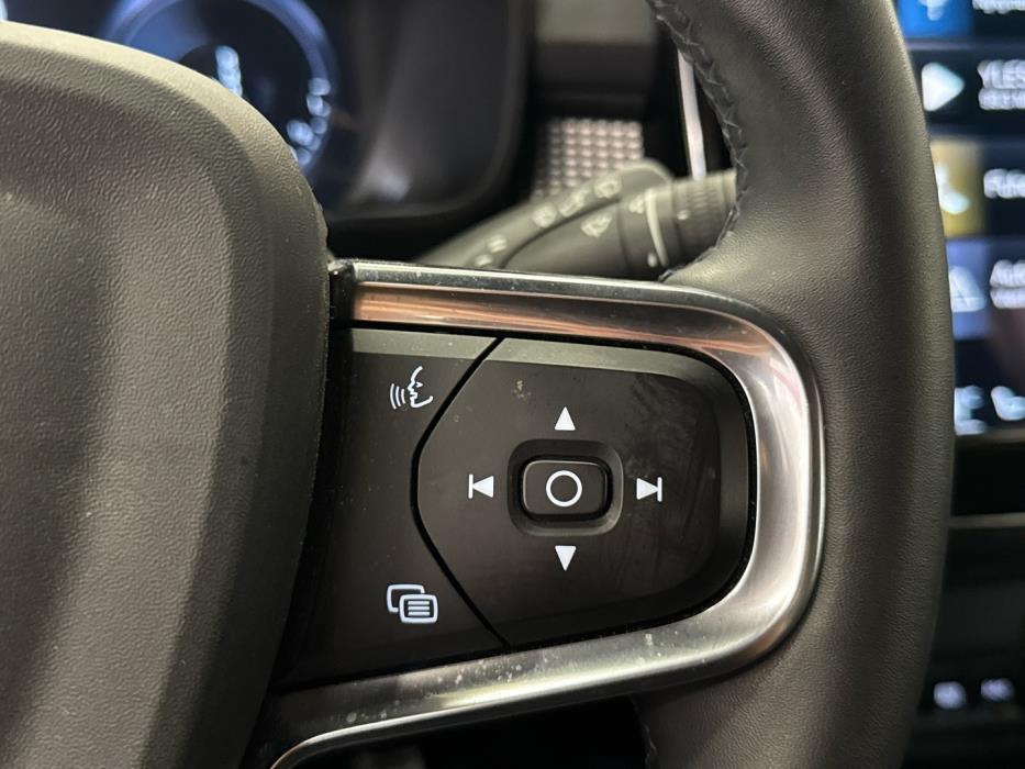 VOLVO XC40 2022