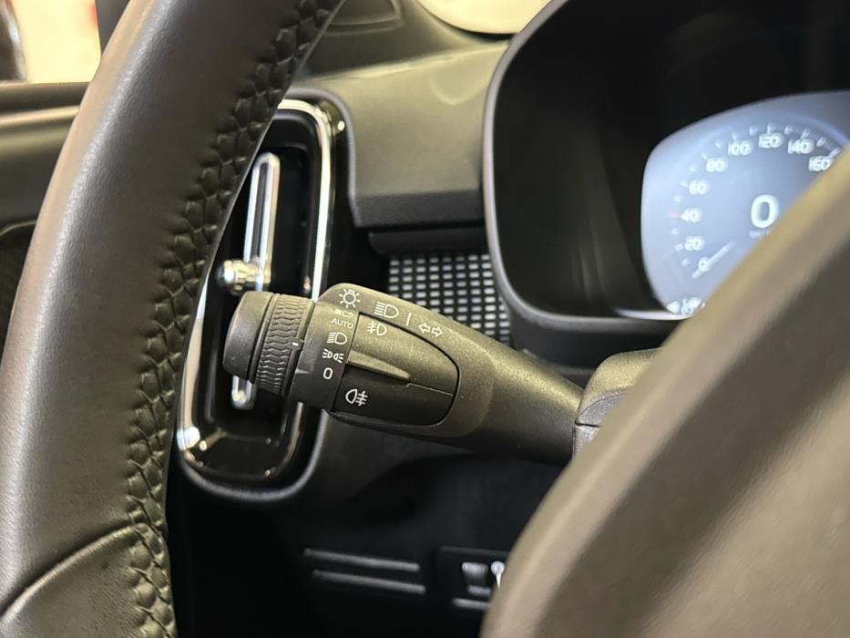 VOLVO XC40 2022