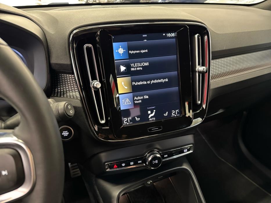 VOLVO XC40 2022
