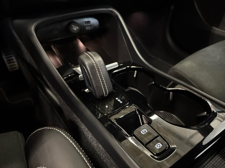 VOLVO XC40 2022