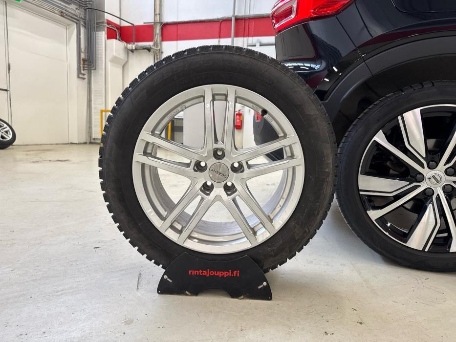 VOLVO XC40 2022