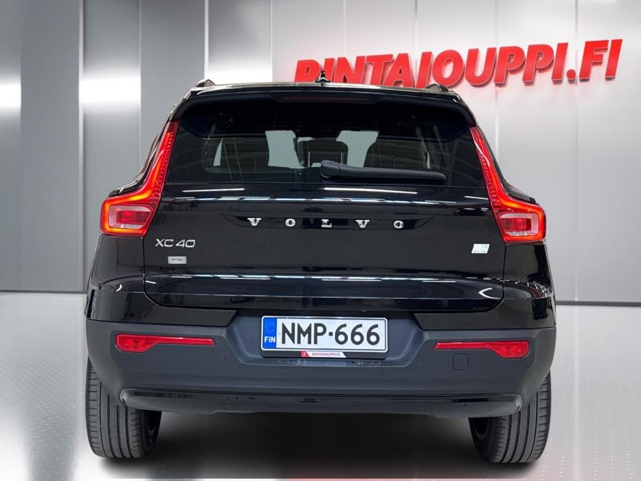 VOLVO XC40 2022