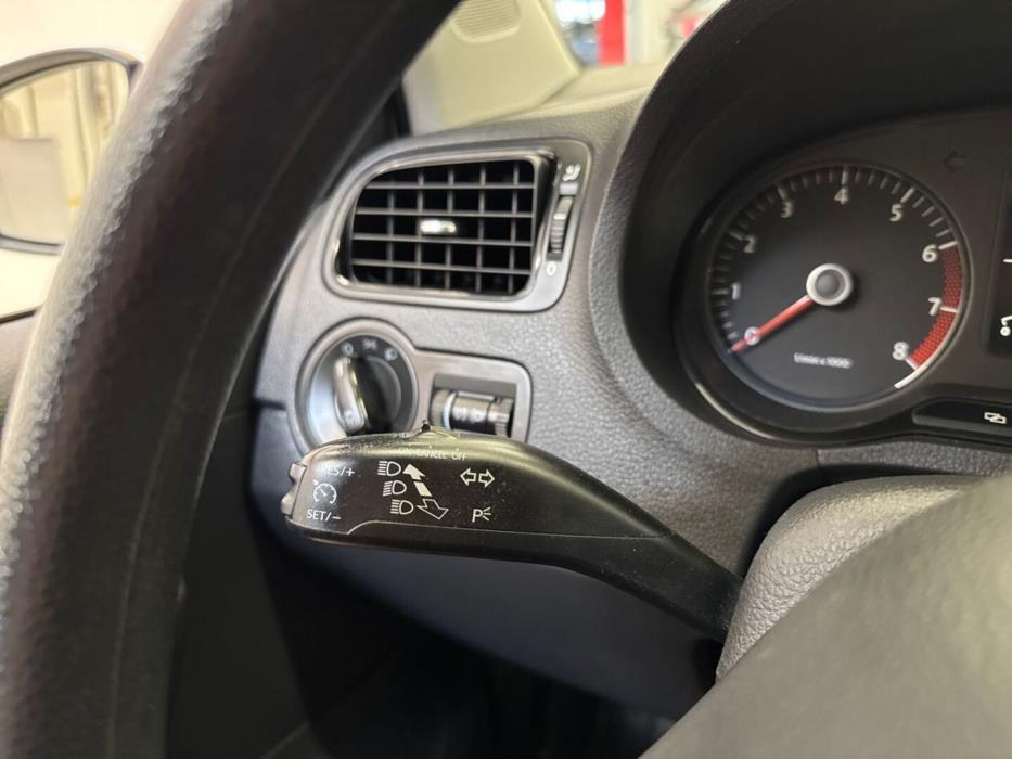 VOLKSWAGEN Polo 2010