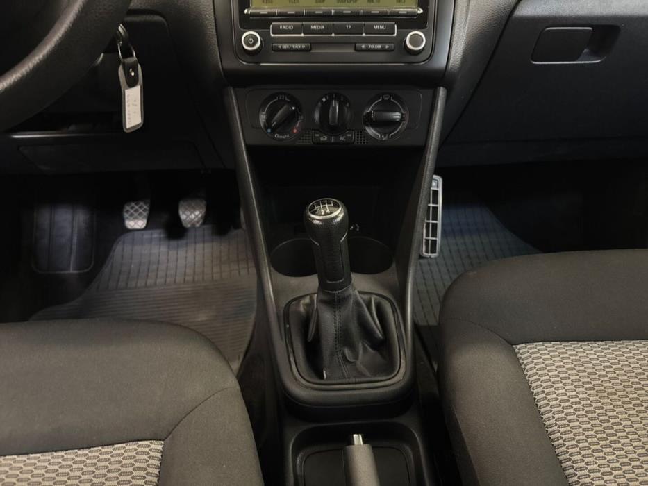 VOLKSWAGEN Polo 2010