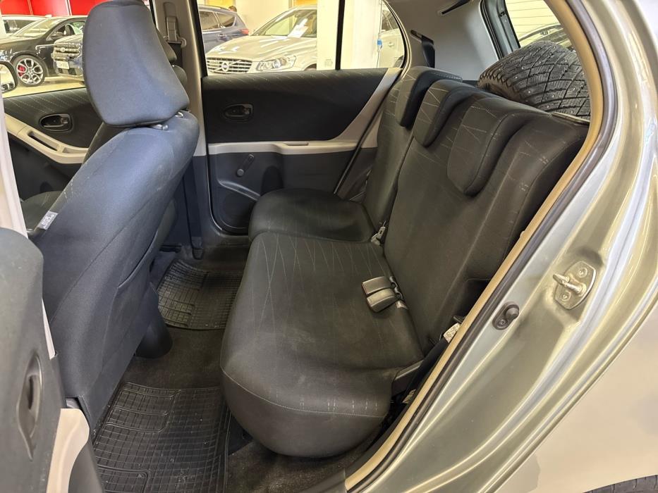 TOYOTA Yaris 2006