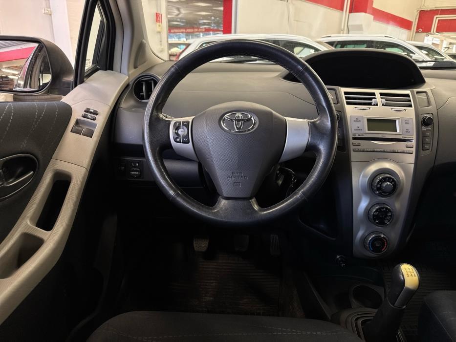 TOYOTA Yaris 2006