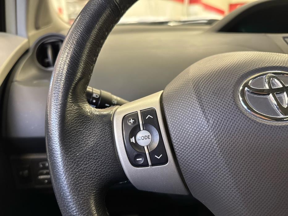TOYOTA Yaris 2006