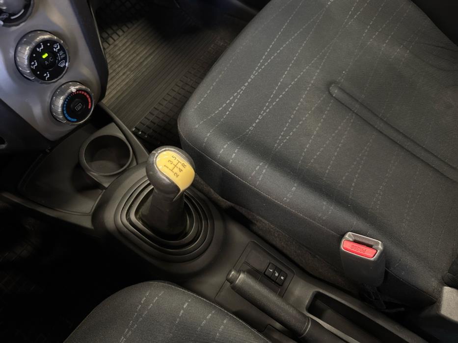 TOYOTA Yaris 2006