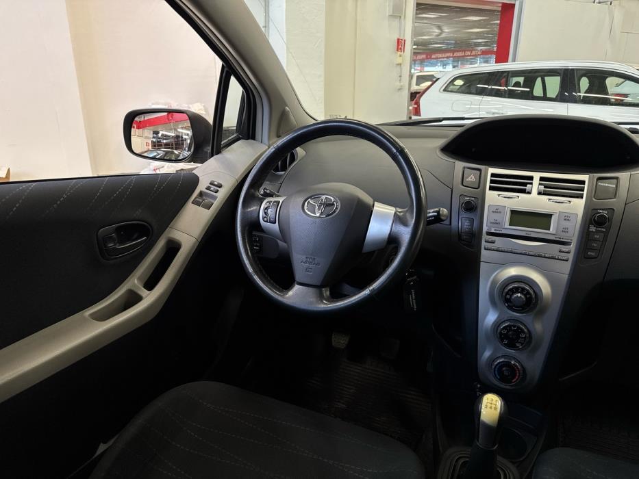 TOYOTA Yaris 2006