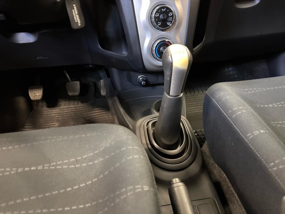TOYOTA Yaris 2006