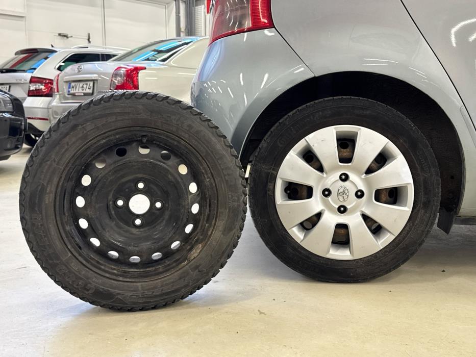 TOYOTA Yaris 2006