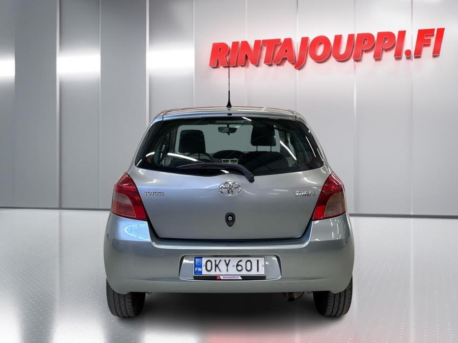 TOYOTA Yaris 2006