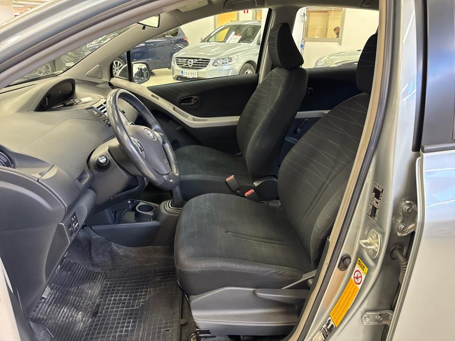 TOYOTA Yaris 2006