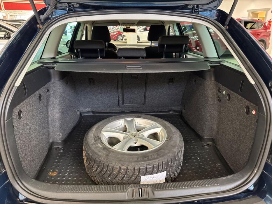 SKODA Octavia 2012