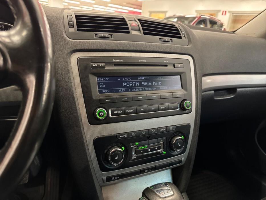 SKODA Octavia 2012