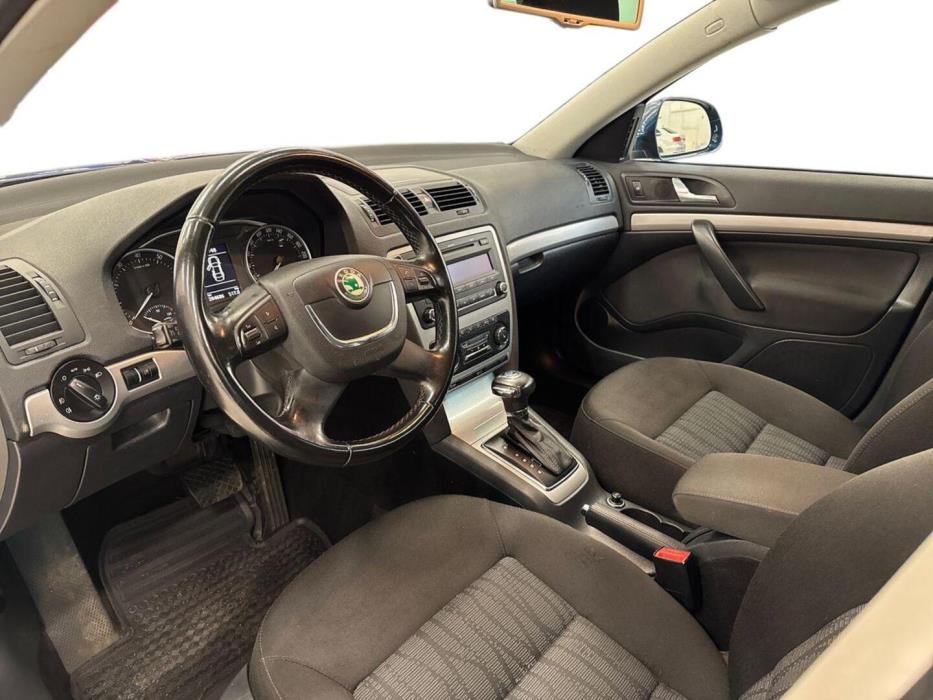 SKODA Octavia 2012