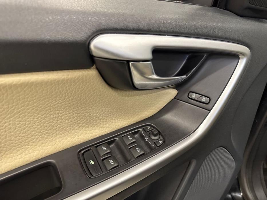 VOLVO XC60 2011