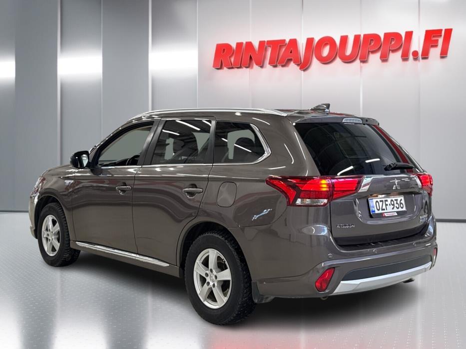 MITSUBISHI Outlander 2016