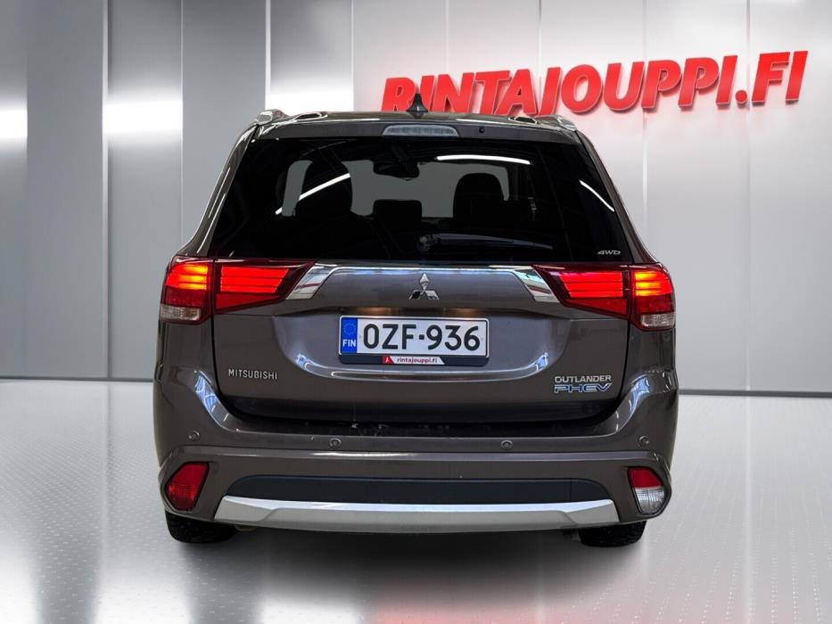 MITSUBISHI Outlander 2016