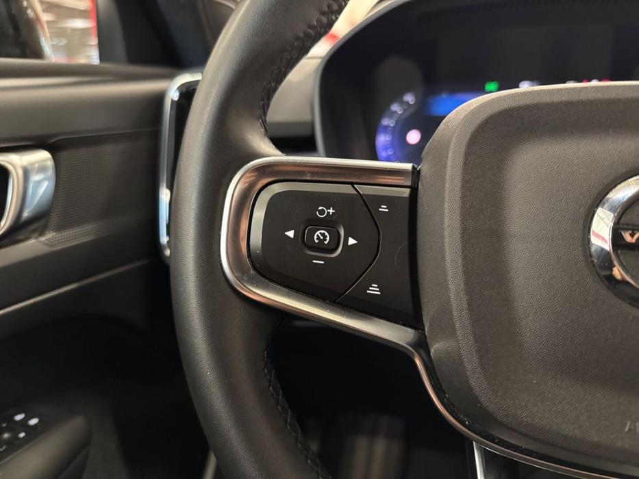 VOLVO XC40 2023