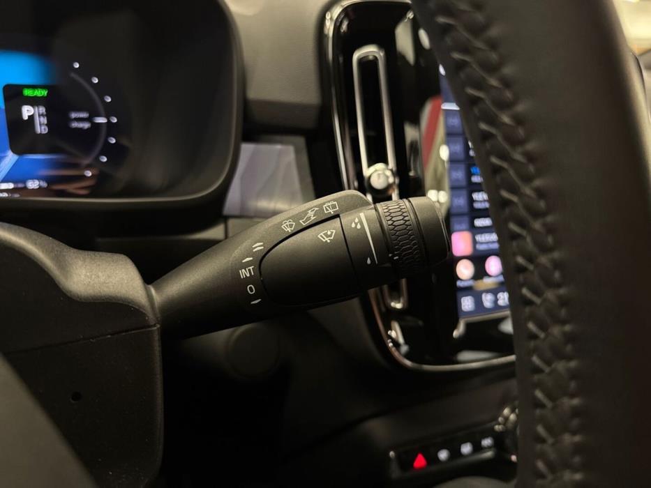 VOLVO XC40 2023