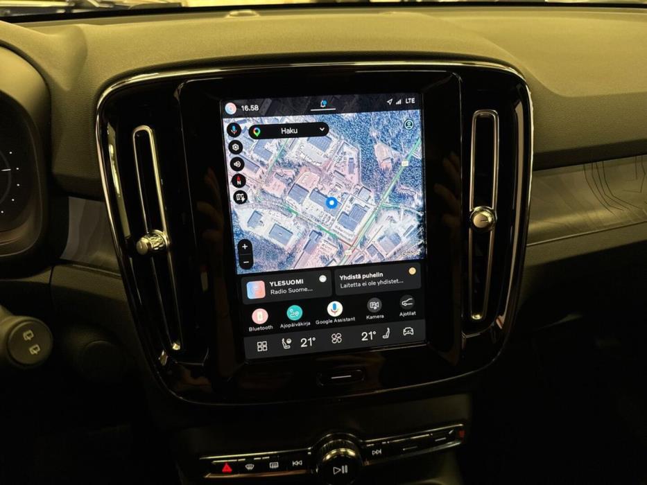 VOLVO XC40 2023