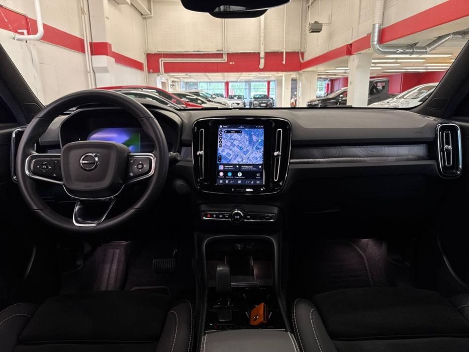 VOLVO XC40 2023