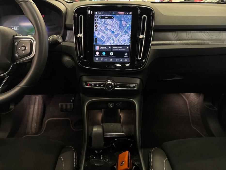 VOLVO XC40 2023