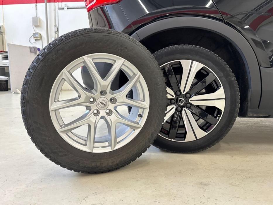 VOLVO XC40 2023