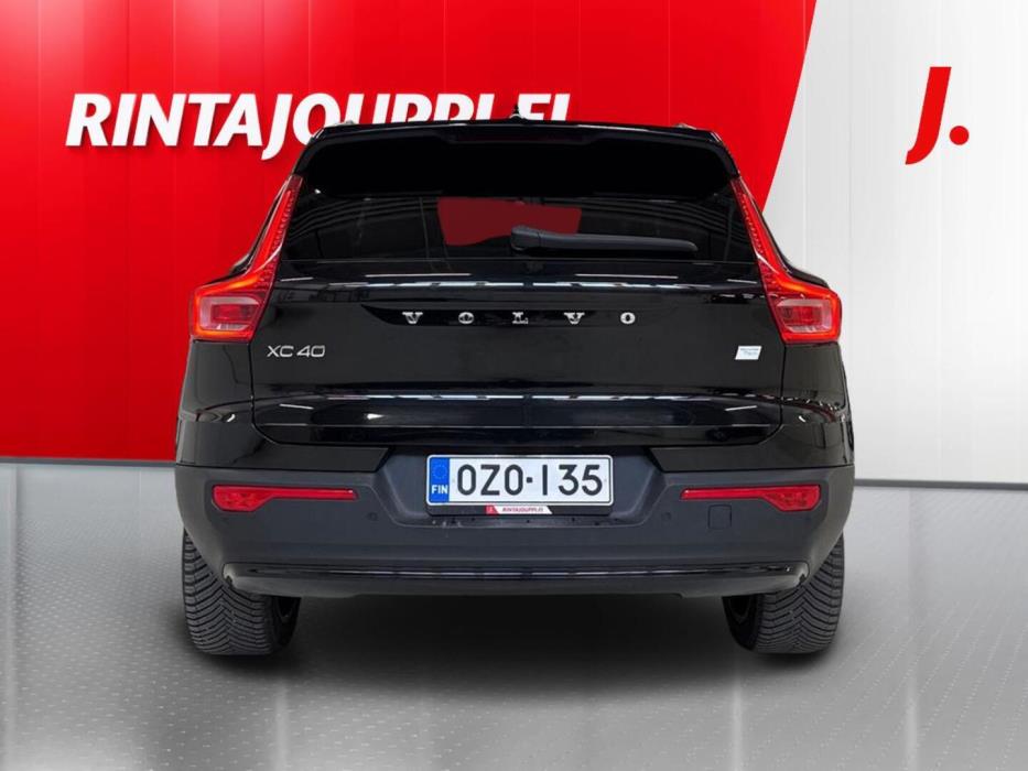VOLVO XC40 2023