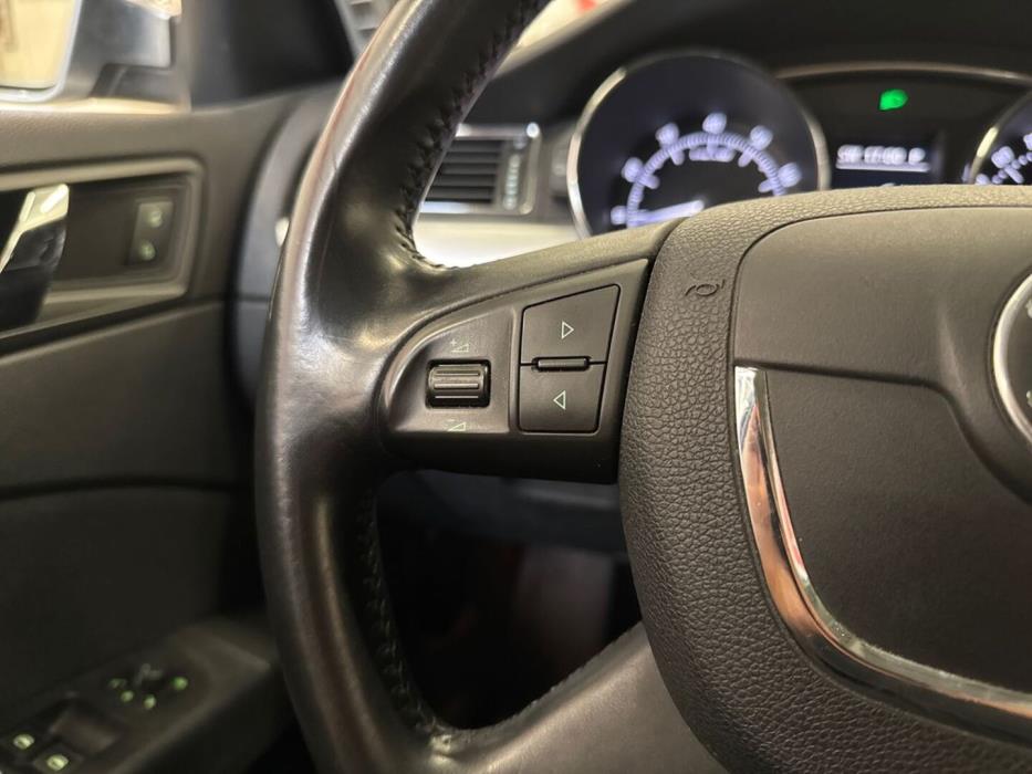 SKODA Superb 2013