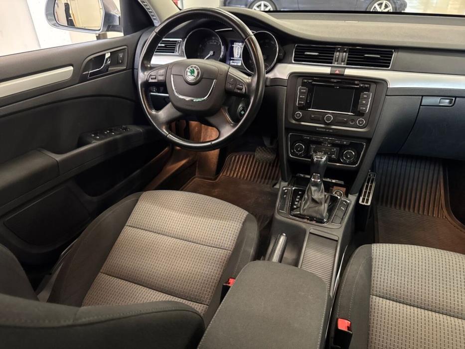 SKODA Superb 2013
