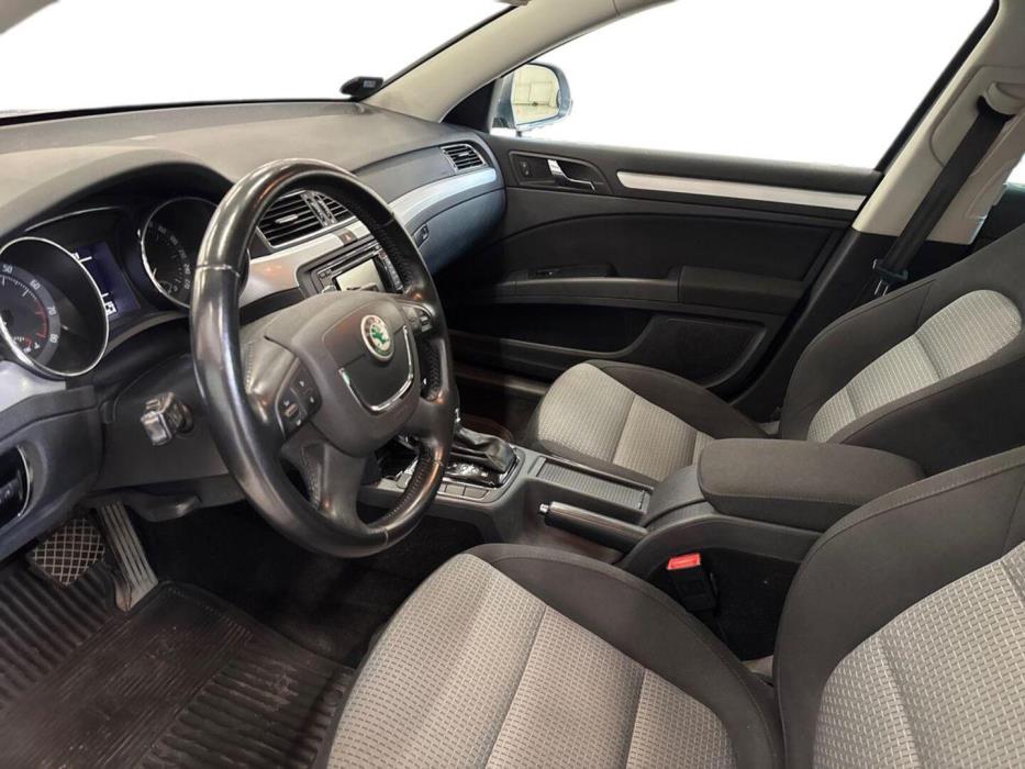 SKODA Superb 2013
