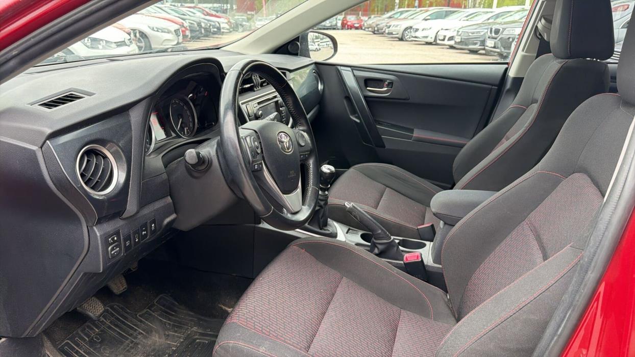 TOYOTA Auris 2013
