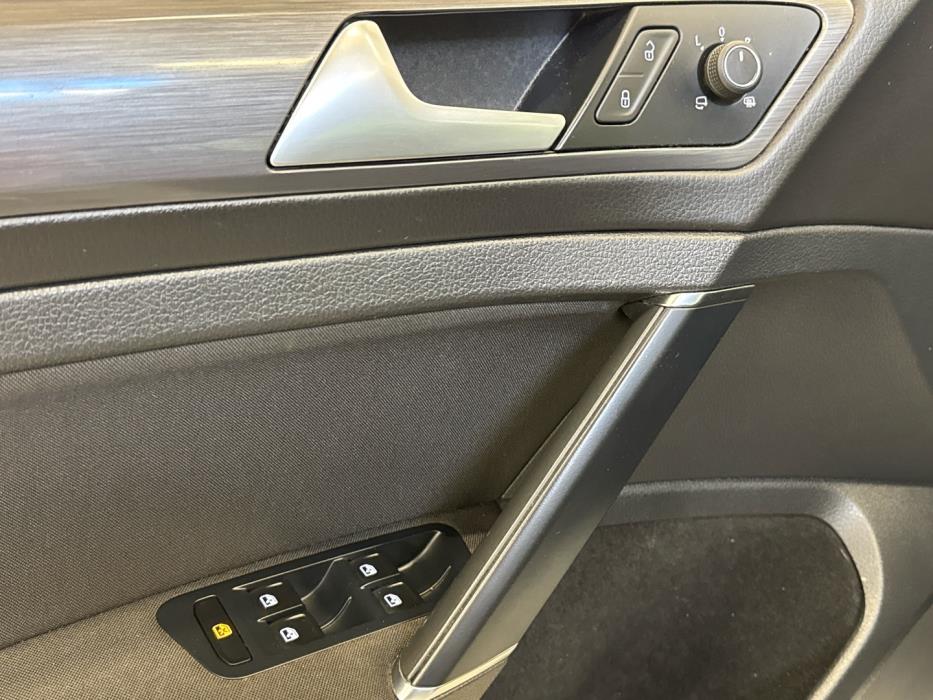 VOLKSWAGEN Golf 2018