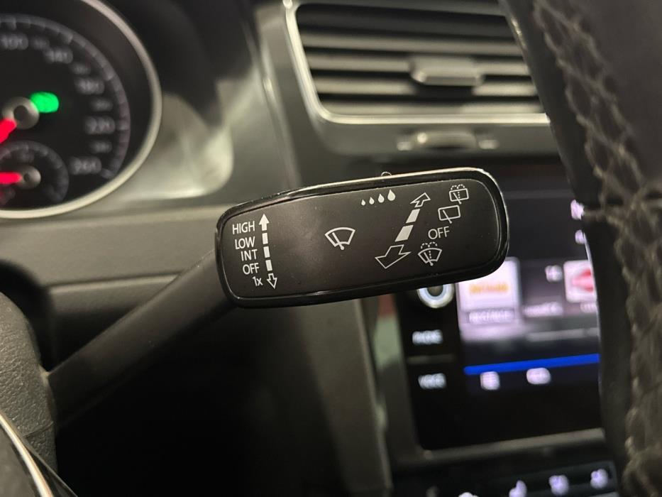 VOLKSWAGEN Golf 2018