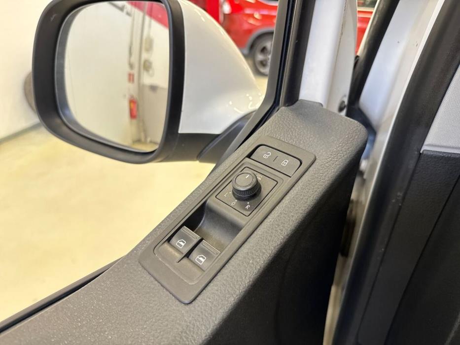 VOLKSWAGEN Caravelle 2016