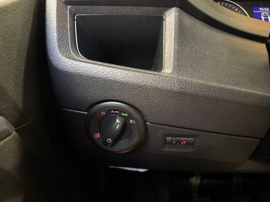 VOLKSWAGEN Caravelle 2016