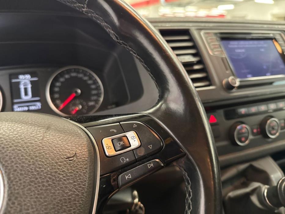 VOLKSWAGEN Caravelle 2016