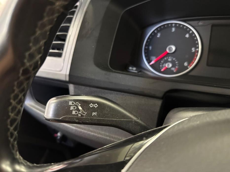 VOLKSWAGEN Caravelle 2016