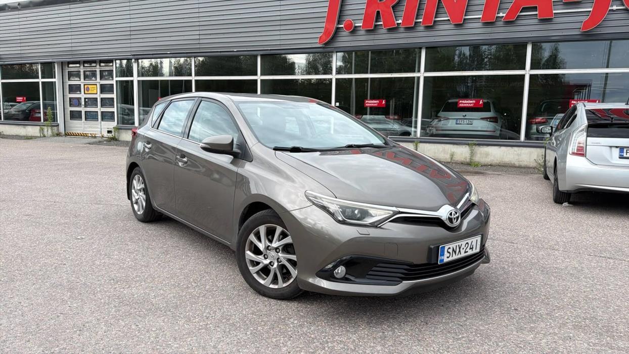 TOYOTA Auris 2016
