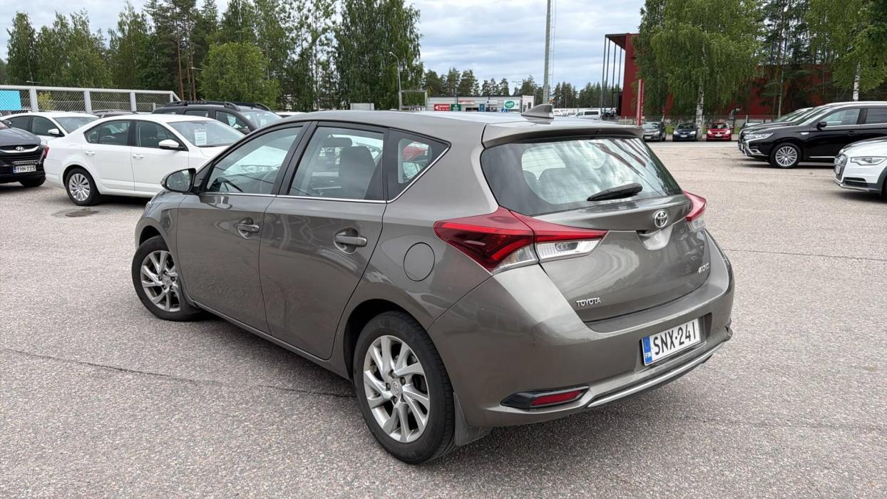 TOYOTA Auris 2016