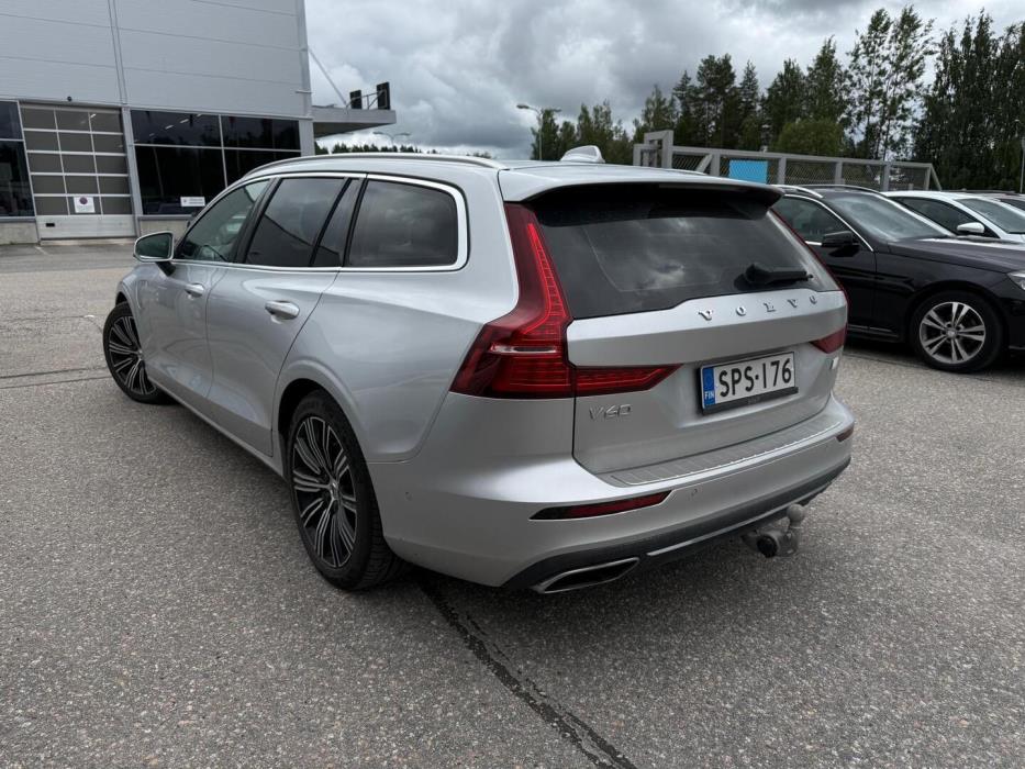 VOLVO V60 2022