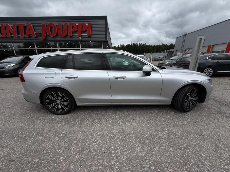 VOLVO V60 2022