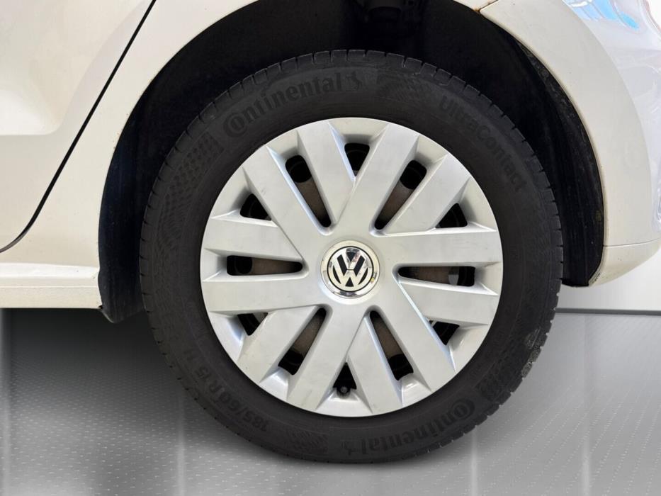 VOLKSWAGEN Polo 2012