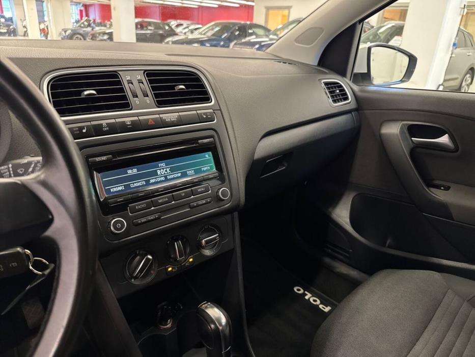 VOLKSWAGEN Polo 2012