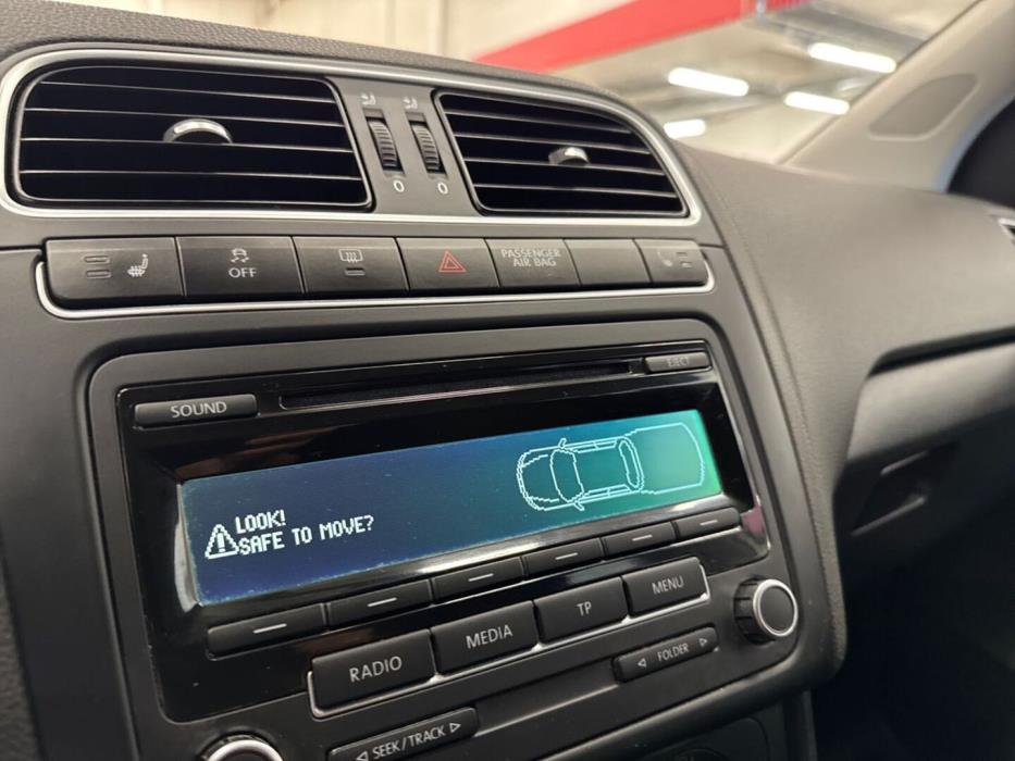 VOLKSWAGEN Polo 2012